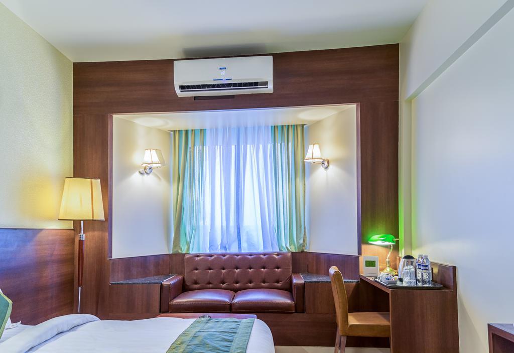 Treebo Premium Grand Emerald Pimpri-Chinchwad Exterior foto