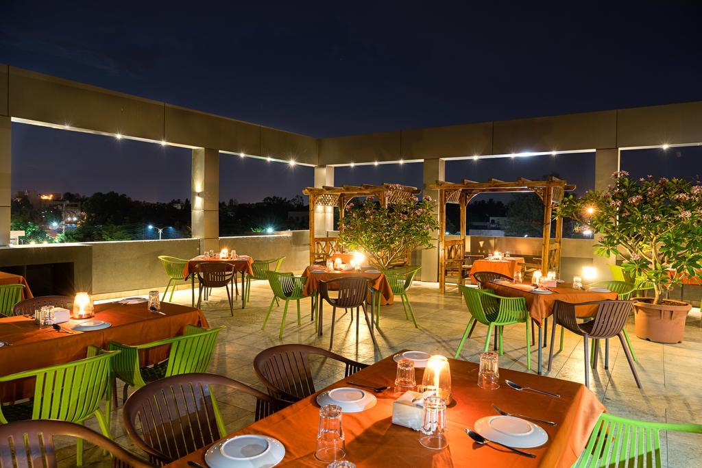 Treebo Premium Grand Emerald Pimpri-Chinchwad Exterior foto
