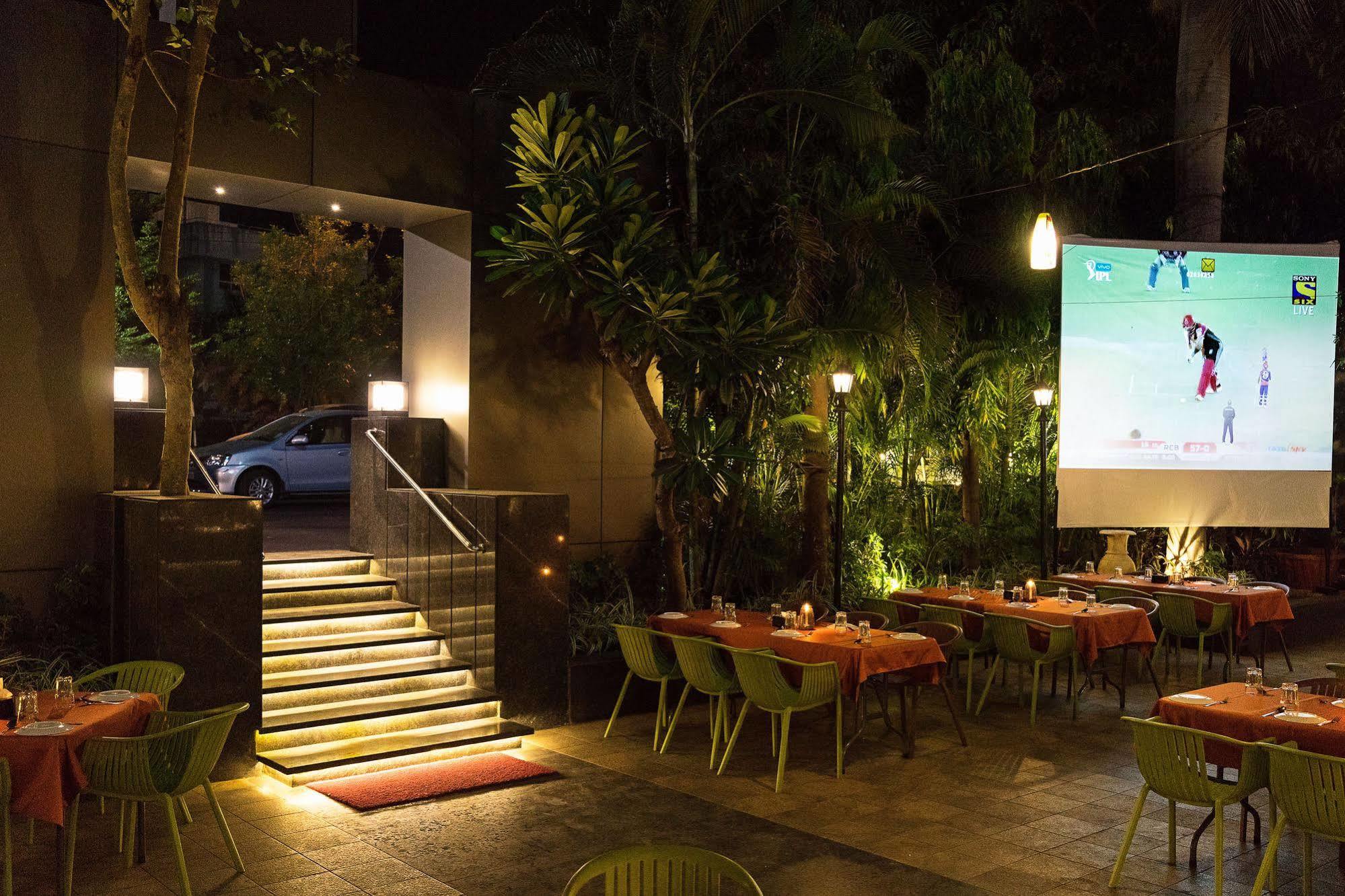 Treebo Premium Grand Emerald Pimpri-Chinchwad Exterior foto