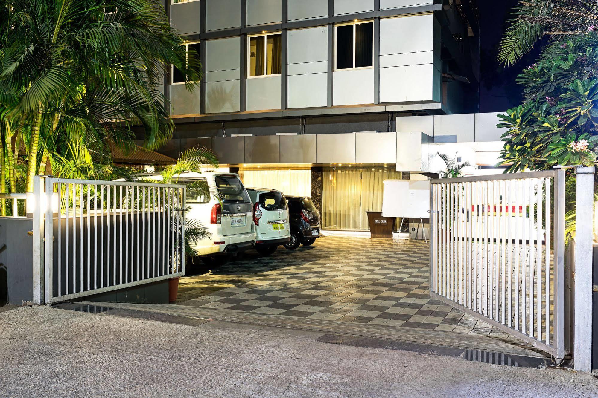 Treebo Premium Grand Emerald Pimpri-Chinchwad Exterior foto